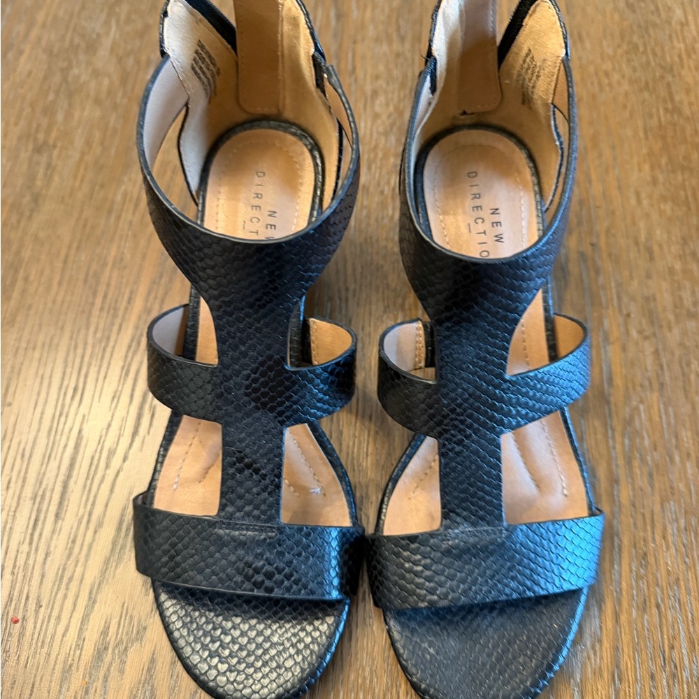 New Directions black Textured Sandals